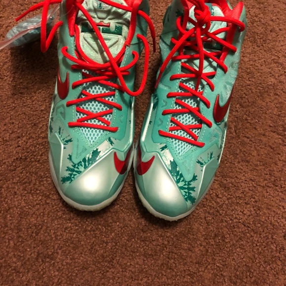 LeBron James “Christmas” - Picture 4 of 4
